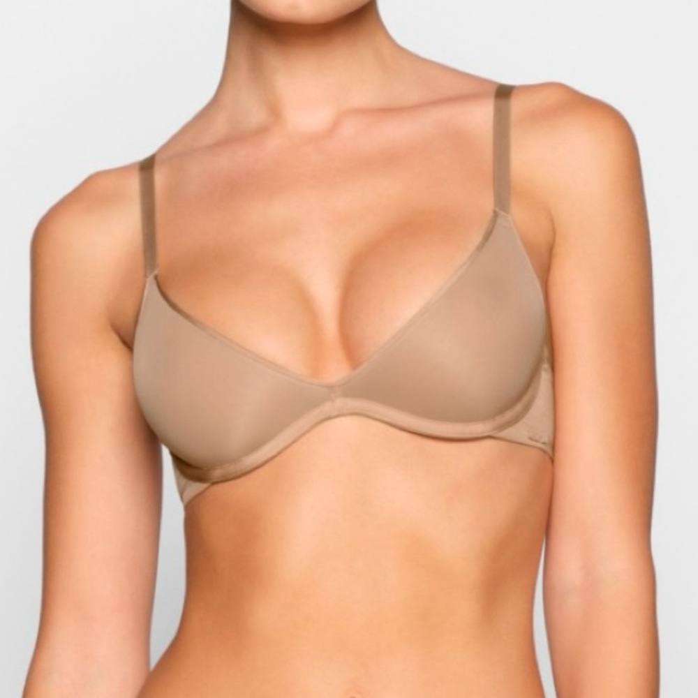 SKIMS *NWT WEIGHTLESS SCOOP BRA